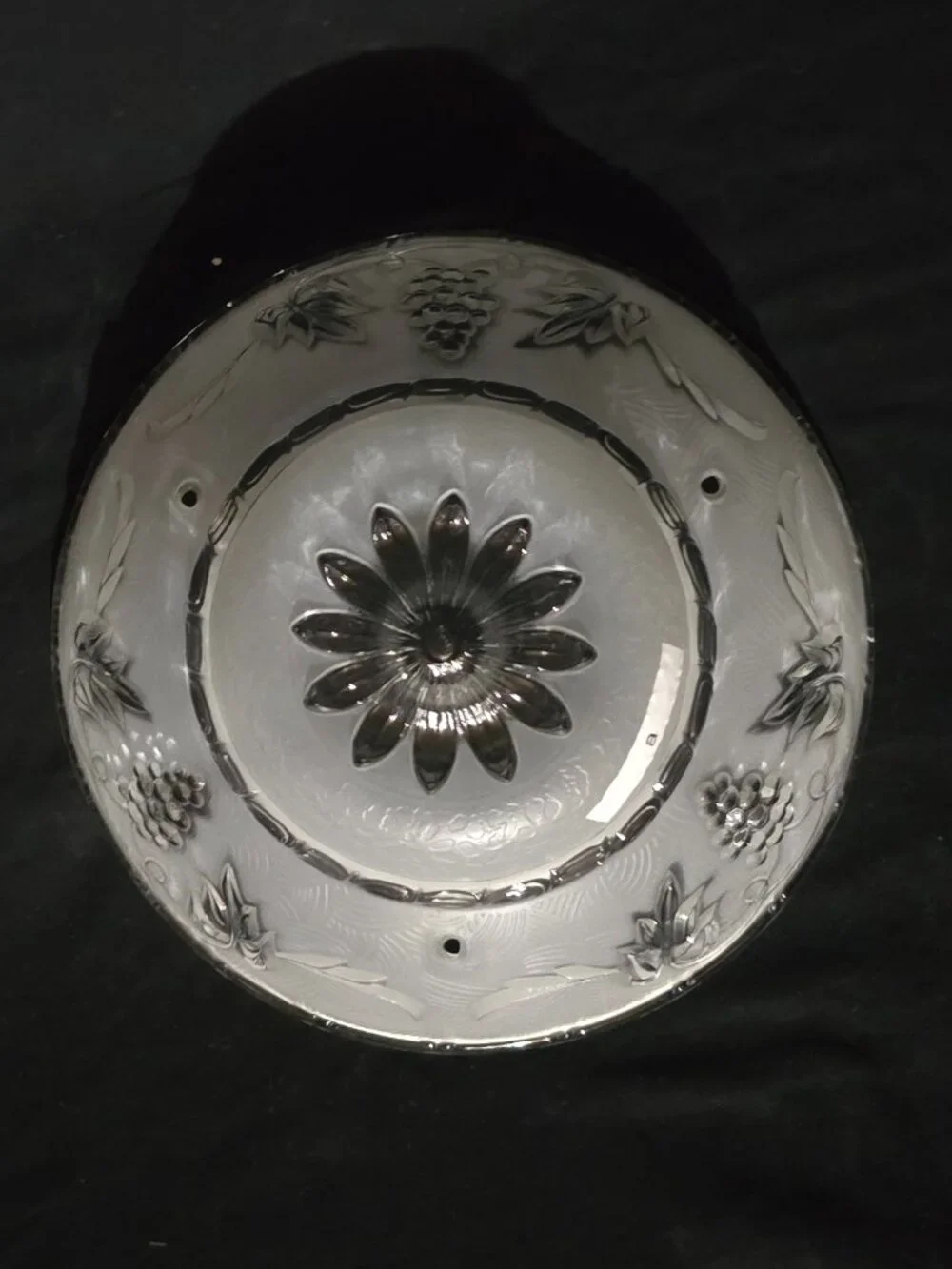 Vtg Art Deco 3 Chain Clear to Frosted Grape & Leaves Lamp Shade (a)